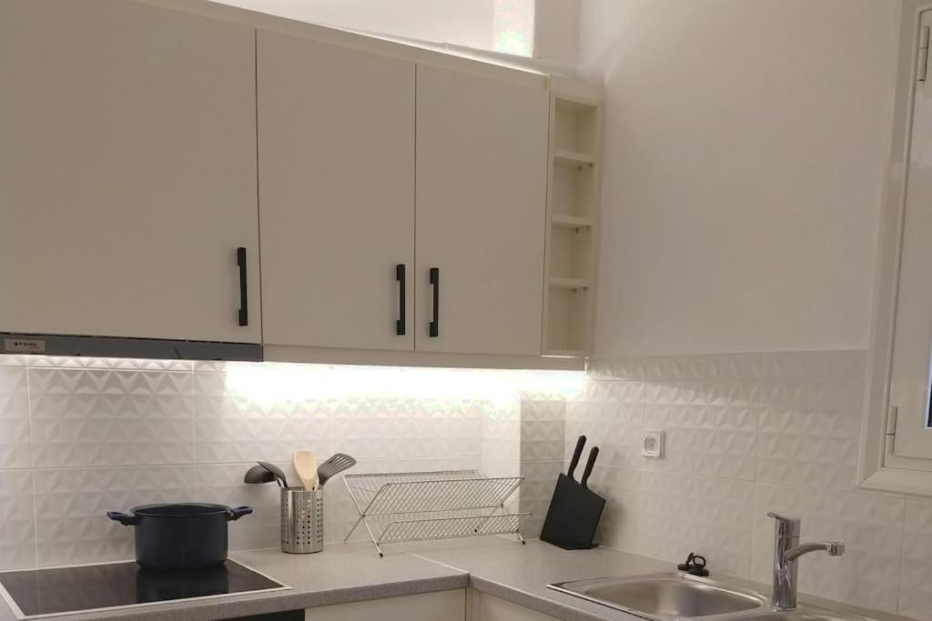 Spacious 2 Bedrm In Pangrati Center Apartment *
