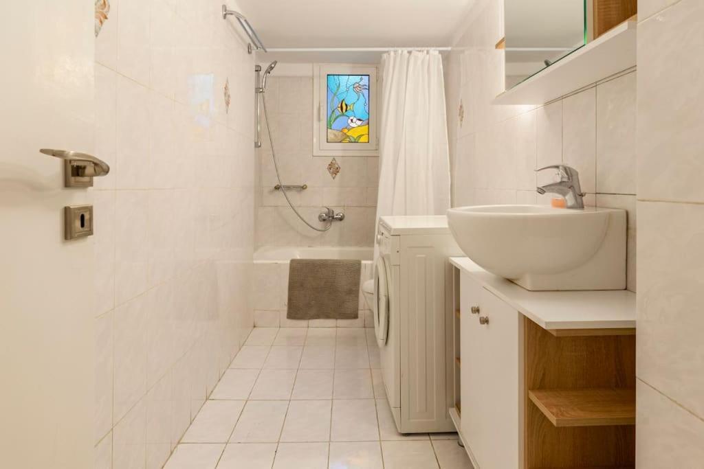 Apartment Spacious 2 Bedrm In Pangrati Center