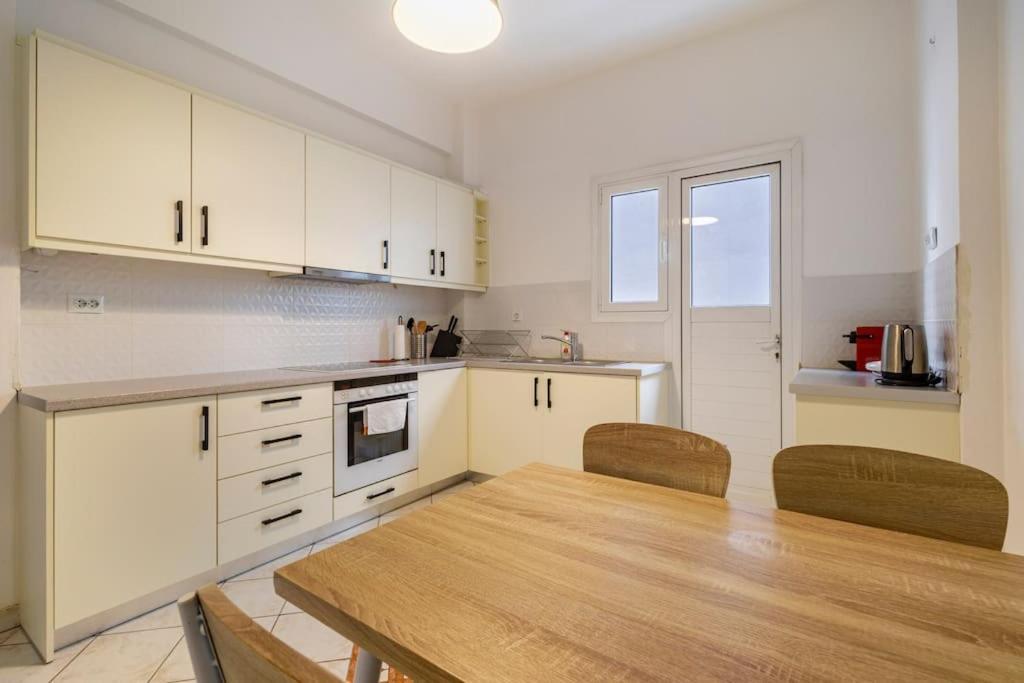 Spacious 2 Bedrm In Pangrati Center