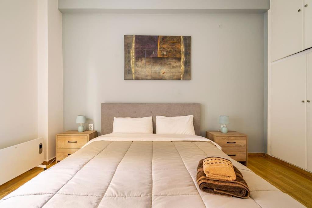 Spacious 2 Bedrm In Pangrati Center Apartment *