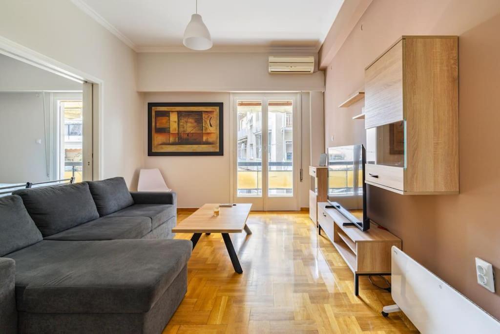 Spacious 2 Bedrm In Pangrati Center Apartment *
